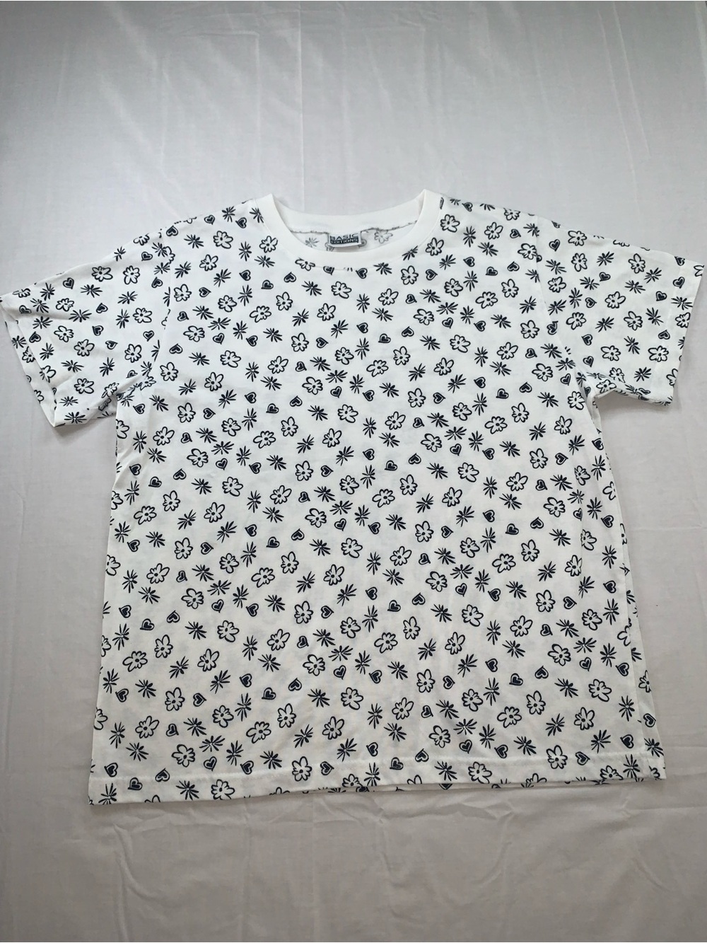 Basic editions women’s shirt no size tag but fits like large, black and white